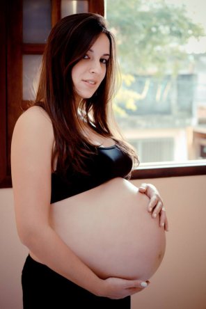 foto amadora Face of an angel, belly of a fertility goddess