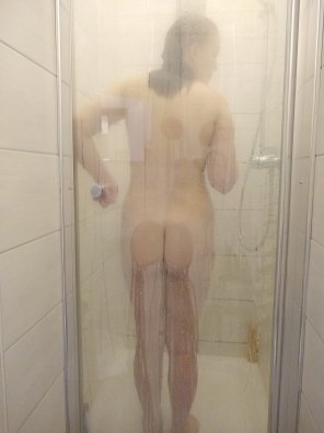 zdjęcie amatorskie My first time in a glass shower