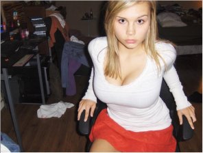 amateurfoto maybe the sexiest slob on the planet. beyond sexy. and beyond sloppy.