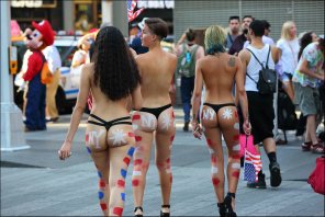 zdjęcie amatorskie Times Square hustlers