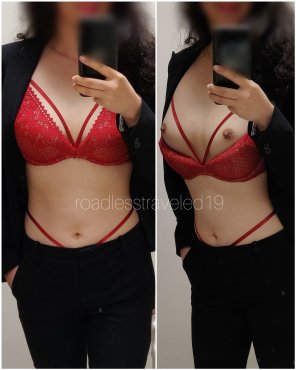 foto amadora It [f]eels great to wear sexy lingerie under my pantsuit for work. No one knows at my work but me and you guys. ðŸ˜