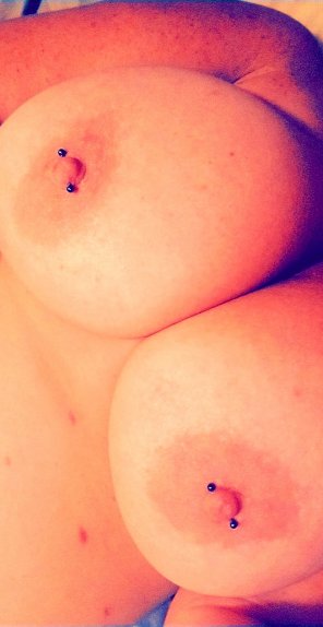 amateur-Foto What would you do with these pierced DD's?