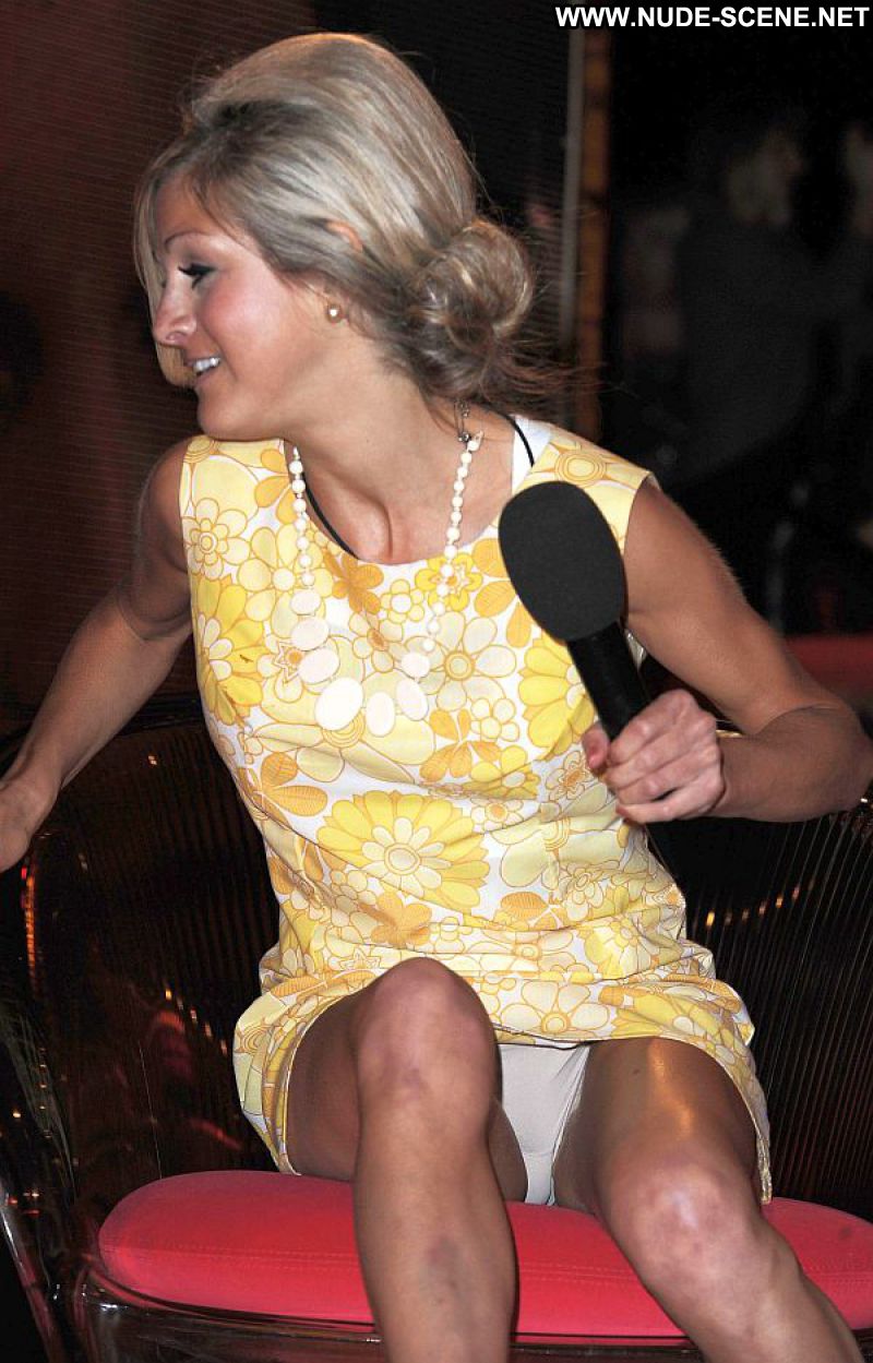 amateur photo nikki-grahame3-cute-babe-posing-hot-blonde-drunk-upskirt-panties-11