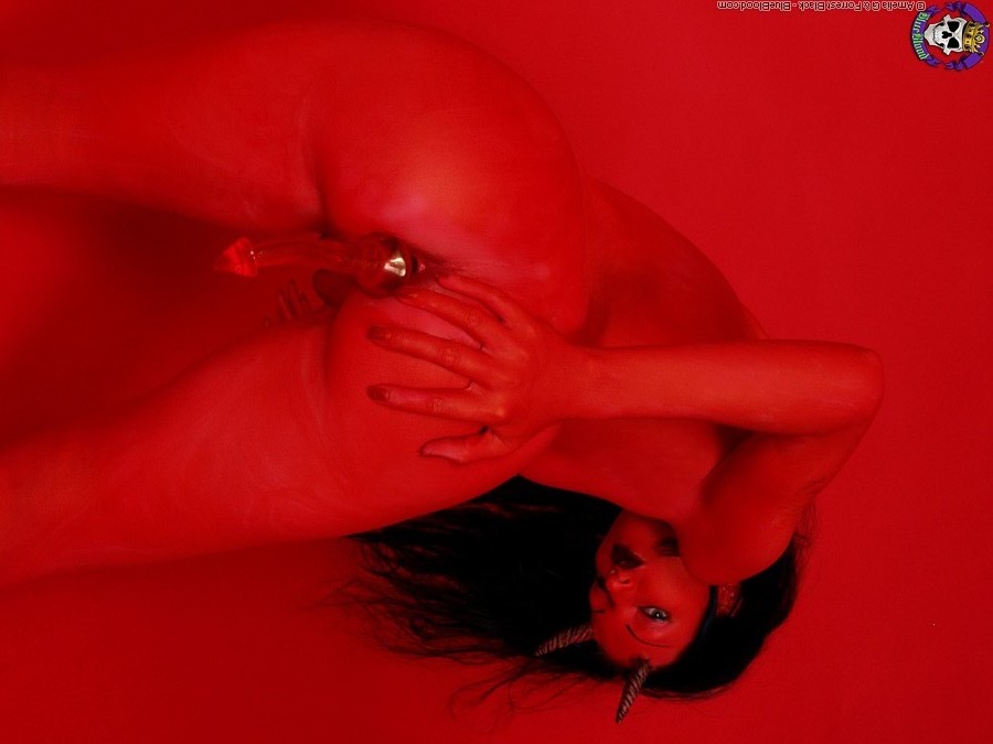 amateur photo barelyevil-scar13-devil-girl-9