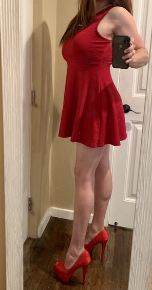zdjęcie amatorskie Short dresses and high heels make me feel so sexy
