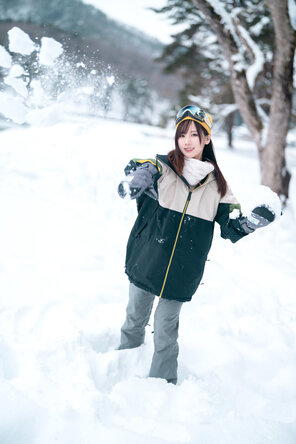 foto amadora けんけん (Kenken - snexxxxxxx) Bikini and Snow (4)