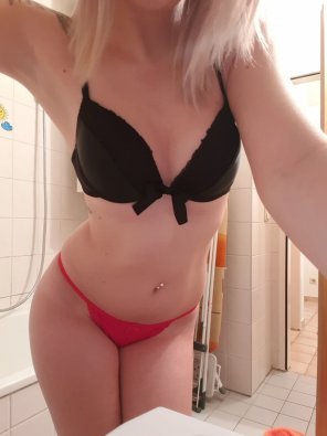amateur pic Red and black combination ^^ [F] [19]