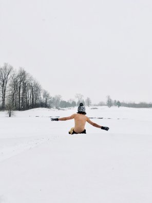 amateur-Foto ðŸ‘¸ðŸ»20[F] Is skinny-sledding too wholesome for this sub?
