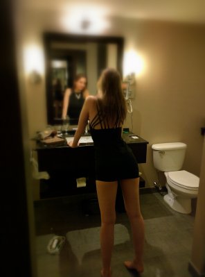 amateur pic My real girl getting ready at the hotel