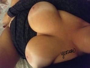 amateur pic Tits out, fingers in ðŸ˜ [OC]