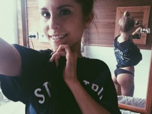 foto amateur Petite cutie with a round booty