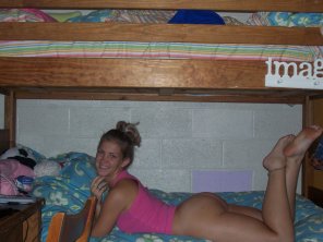 amateurfoto Junk in the trunk on the bottom bunk