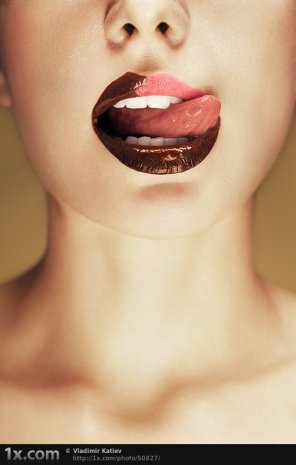 foto amadora Licking her lips