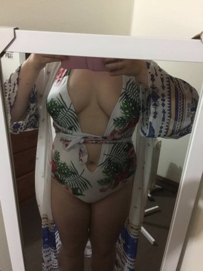 amateur pic getting new outfits for my vacation