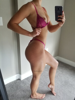 photo amateur What do you stare at first, my quads or my tits?