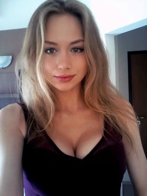 Blonde selfie