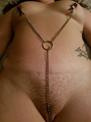 foto amatoriale Was saving this to share at a later time, but I'm too turned on by it. Last night's fun... Nipple clips for the first time and I freaking loved them!!