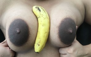 amateur-Foto Someone asked to measure my areola...BANANA ðŸŒ[f]or scale!