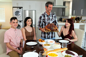 zdjęcie amatorskie did_you_get_your_stepsister_pregnant_on_thanksgiving_009