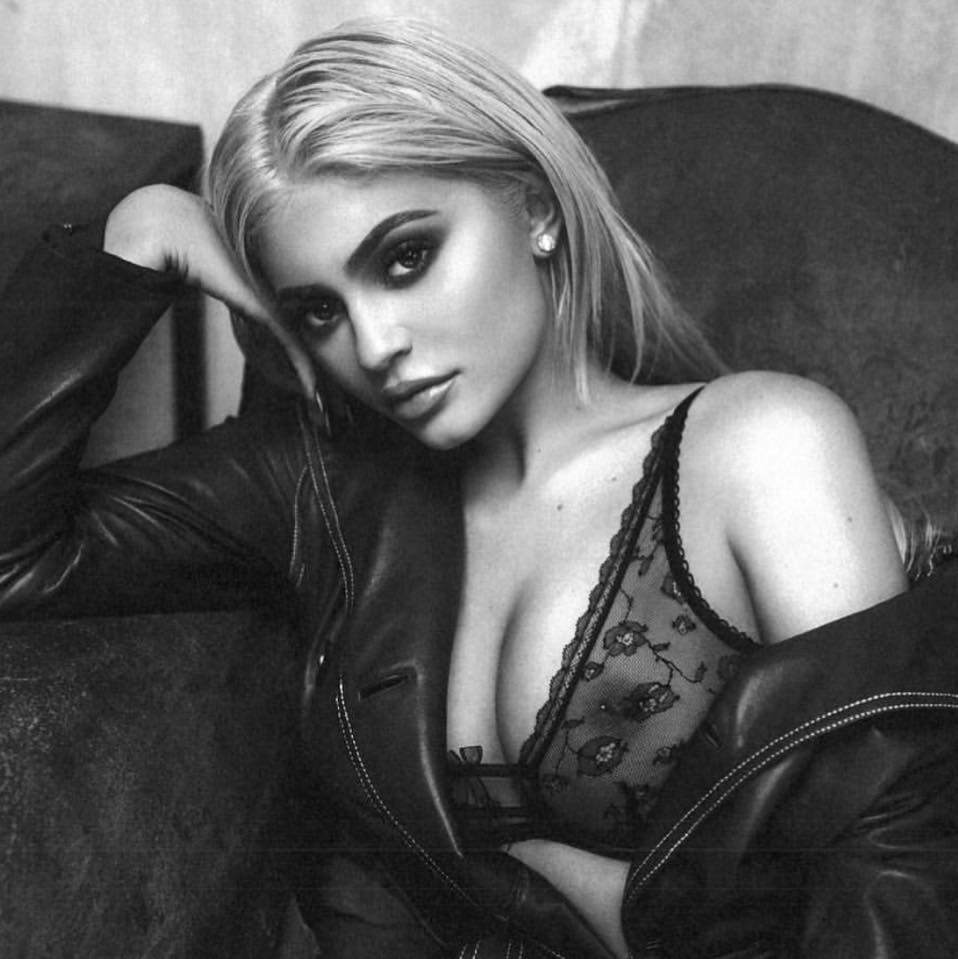 Before Giving - Just a couple of months before the porn tape drops..meanwhile, kylie jenner  is giving us the seductive look Porno Photo - EPORNER