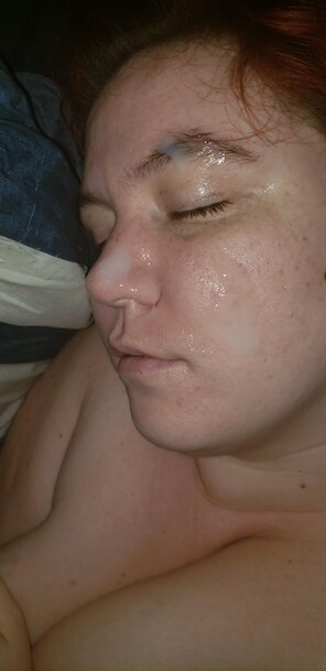 foto amateur Hubby came on my face while I was passed out after fucking me all night