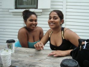 photo amateur Sexy Indians Left or Right ?