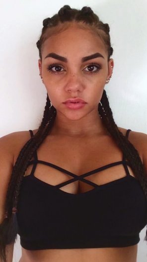 foto amatoriale Gorgeous face with braids