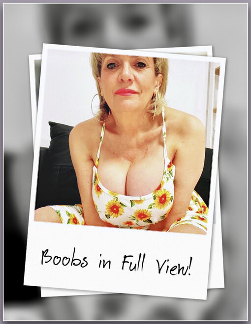 ‎Boobs in full view.‎1