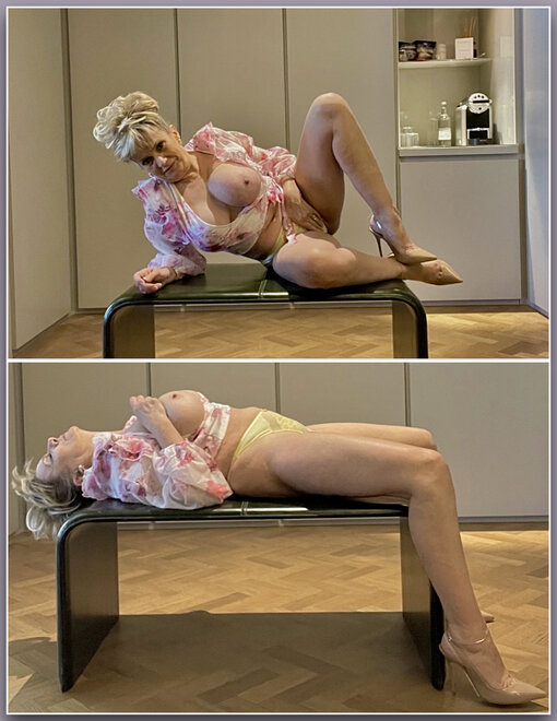 ‎Boobs in full view.‎26