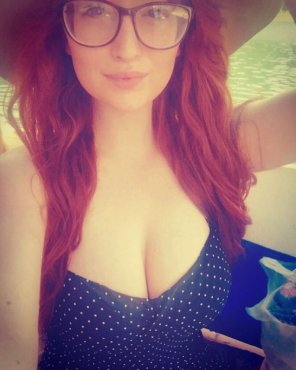 foto amadora Bespectacled redhead