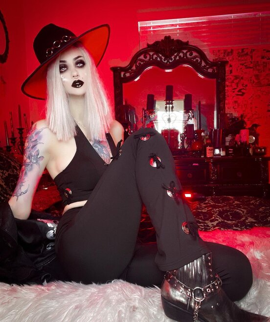 nikiskinoir_226223428_350962020043955_7332638425139759346_n