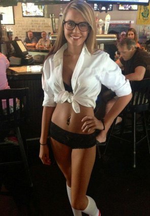 photo amateur Tied shirt