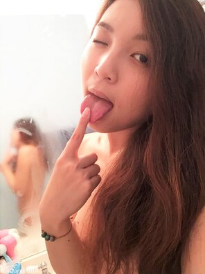 amateur pic Petite Asian Teen Takes Nude Selfies