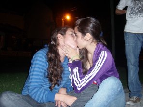 foto amatoriale Kissing girls