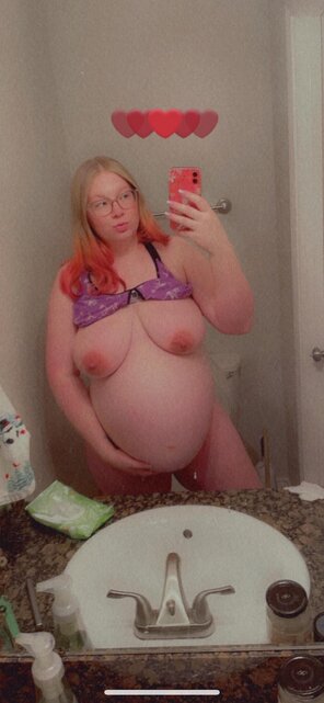 amateur photo 40-weeks-1-day-pregnant-i-hope-youre-having-a-good-night-v0-hnb42rjs7dd81