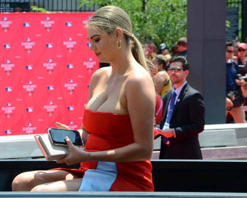 Milf tits make Kate Upton even more stacked