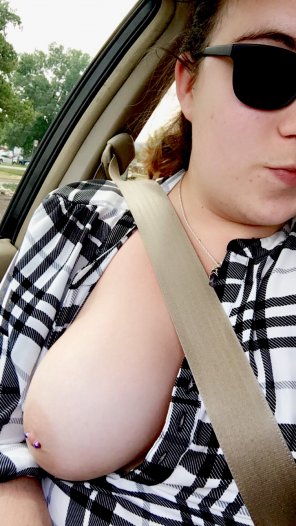 amateur photo [F] the old man in front of me at the stop light gave a thumbs up. ðŸ‘ðŸ» [BAD DRAGON]