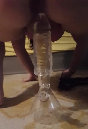 foto amatoriale [F] 25 goin hard on my bong.