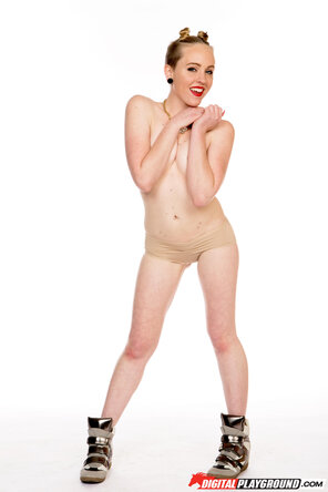 amateur photo 1513568_DigitalPlayground_com Miley May - Mileys Sex Tape 87 Photos - 2495px_009