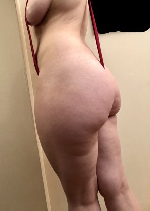 Big booty in a sling bikini