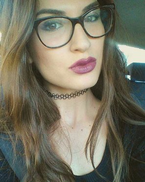 amateur pic choker and lipstck