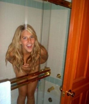 amateur pic Cutie in the shower