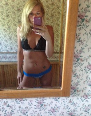 zdjęcie amatorskie Mirror Lingerie Clothing Blond Selfie Undergarment 