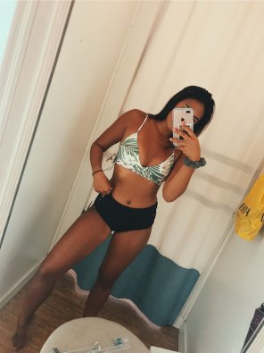 amateur-Foto New Bikini To Show Off Her Tan