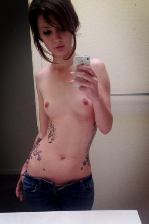 amateur-Foto Skinny with tattoos
