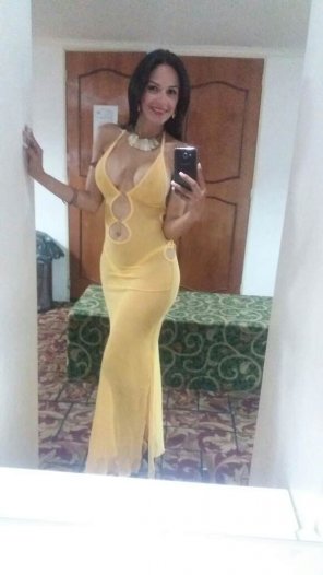 amateurfoto How does this dress fit on me?