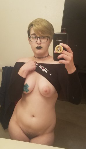 amateur pic Goth Gal coming in hot