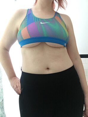 foto amadora After a workout. Don't think my sports bra is working properly. ðŸ¤·â€â™€ï¸ðŸ˜‹[27F]