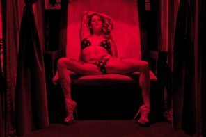 zdjęcie amatorskie Red Curtain Chair Flesh 