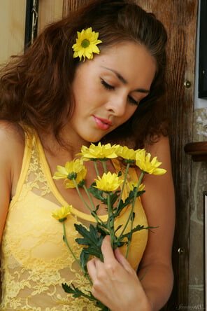 foto amadora stunning_yellow-idyll_audrey_high_0014